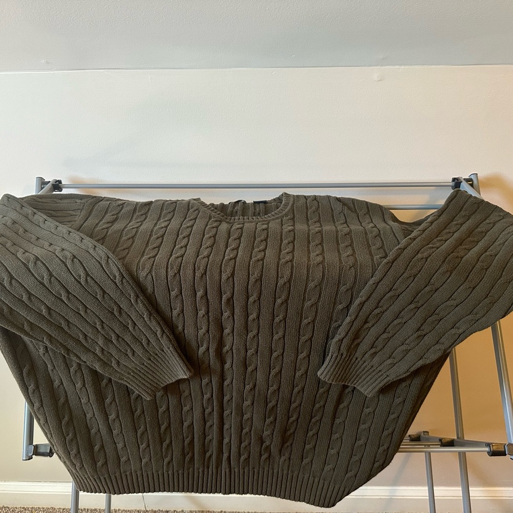 Men’s Izod sweater in a size XXL